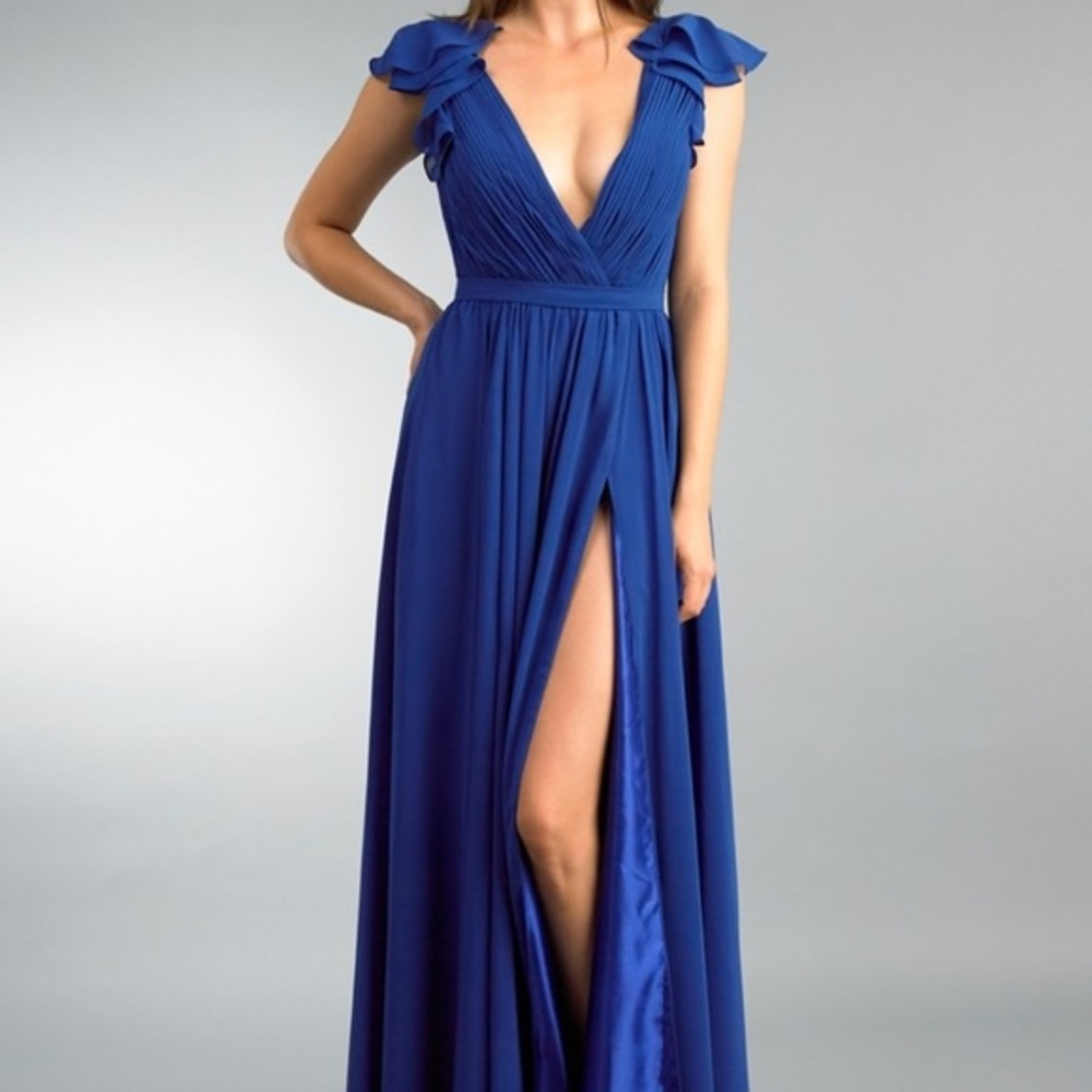 Basix
Ruffled Shoulder Gown